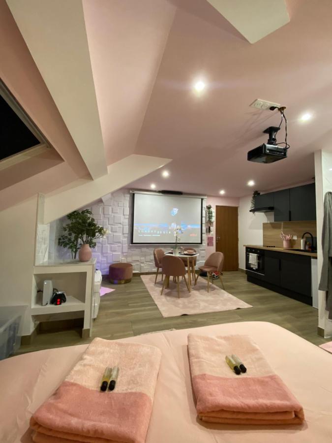 Capsule Color Deluxe Balneo I Ecran Home Cinema I Console De Jeux Trith-Saint-Leger Εξωτερικό φωτογραφία